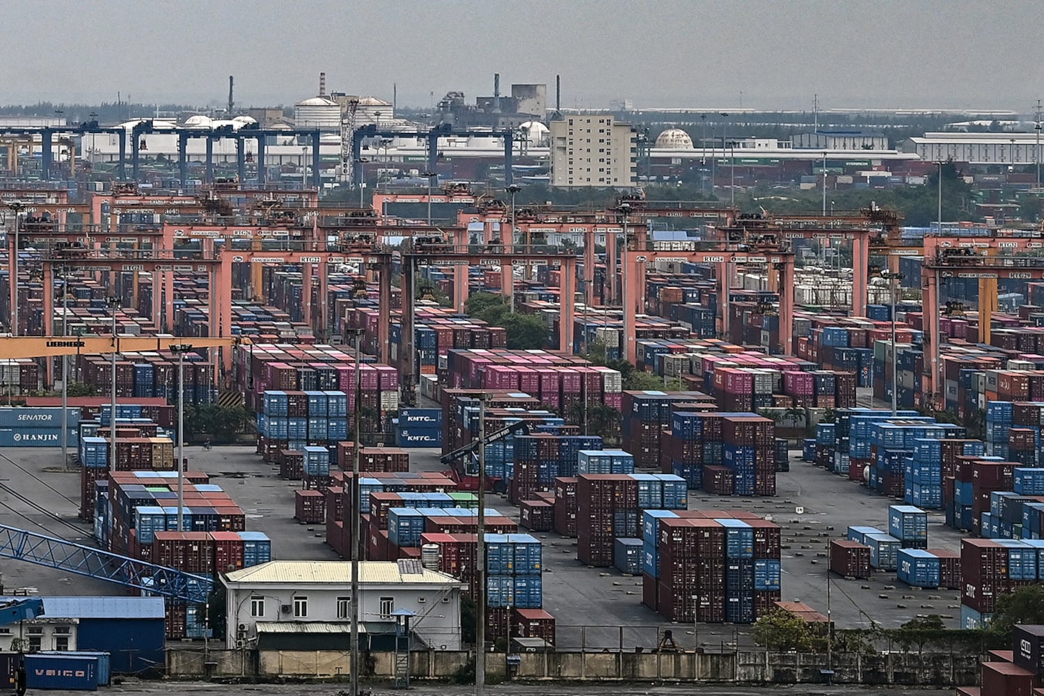 Puerto Dinh Vu en Hai Phong, Vietnam, 6 de septiembre de 2024.