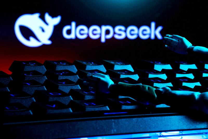 DeepSeek是依靠 “蒸馏” OpenAI 模型的数据来帮助开发自家技术。