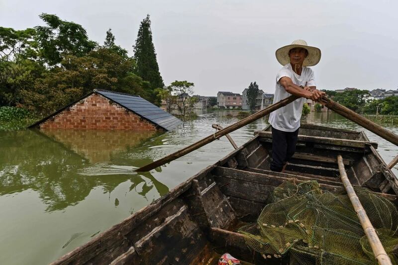 百年一遇的洪灾，湖北、安徽及江苏部分地区被洪水淹没。（AFP）