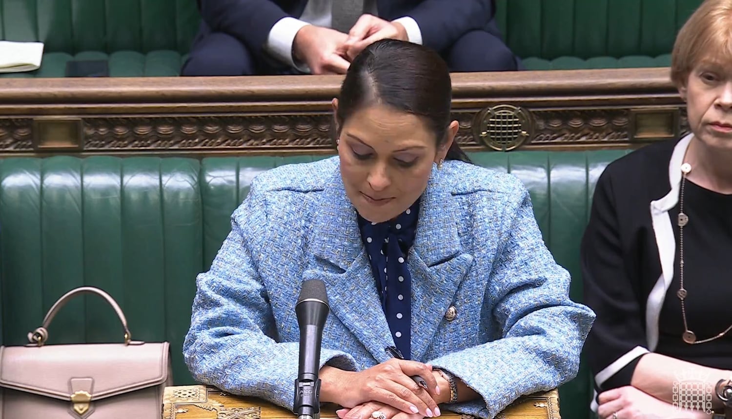 英国影子外相巴特尔（Priti Patel）周二（7日）在英国国会就再有4名居英港人被港警悬红通缉提出紧急质询