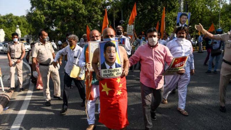 今年中印建交70周年，中印边境爆发军事冲突，印度国内出现反中情绪。(法新社)