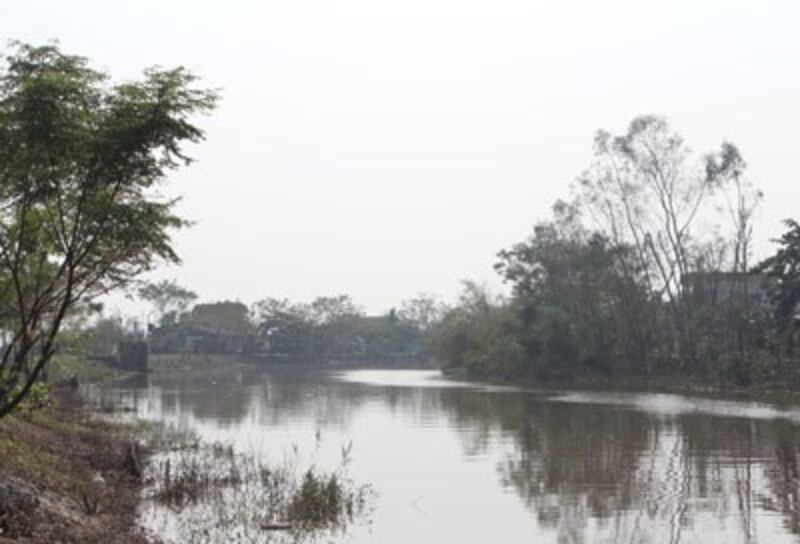 Sông Kiến Giang, đoạn ngang qua ngôi mộ cụ Dinh. RFA photo