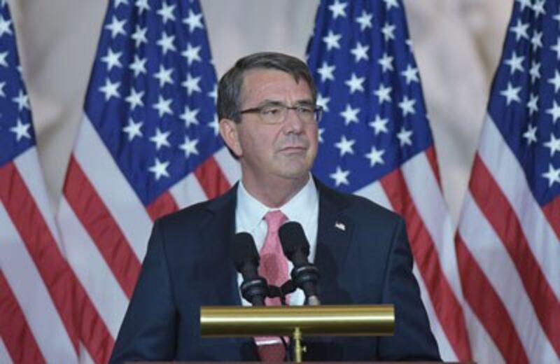 Bộ trưởng quốc phòng Hoa Kỳ Ashton Carter phát biểu tại Lễ kỷ niệm 50 năm cuộc chiến Việt Nam tại Quốc Hội Hoa Kỳ hôm 8/7/2015. AFP PHOTO.