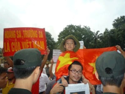 anti-china-protest-hanoi-06192011-250