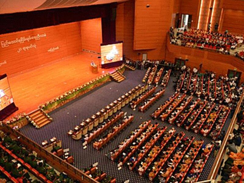 Representatives from the Myanmar government, the military, armed ethnic groups, and political parties attend the first day of the Panglong Conference in Naypyidaw, Aug. 31, 2016.