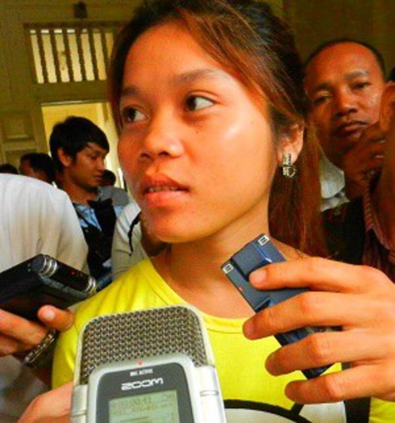 Keo Nea speaks to reporters after the Appeals Court announced its decision, Mar. 4, 2013. Photo credit: RFA.