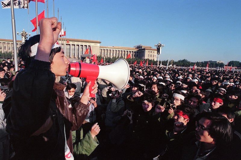 1989年5月14日，北京高校学生在天安门广场绝食请愿（法新社）