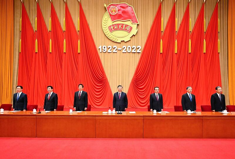 中共中央政治局全体常委2022年5月10日出席在北京人民大会堂举行的庆祝中国共青团成立一百周年活动（Xinhua Via AP）