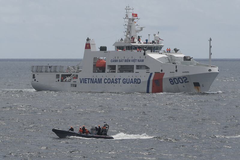 Philippine coast guard personnel maneuver their rigid hull inflatable boat near a Vietnam coast guard ship during a joint exercise off Bataan in the South China Sea on Aug. 9, 2024. ()