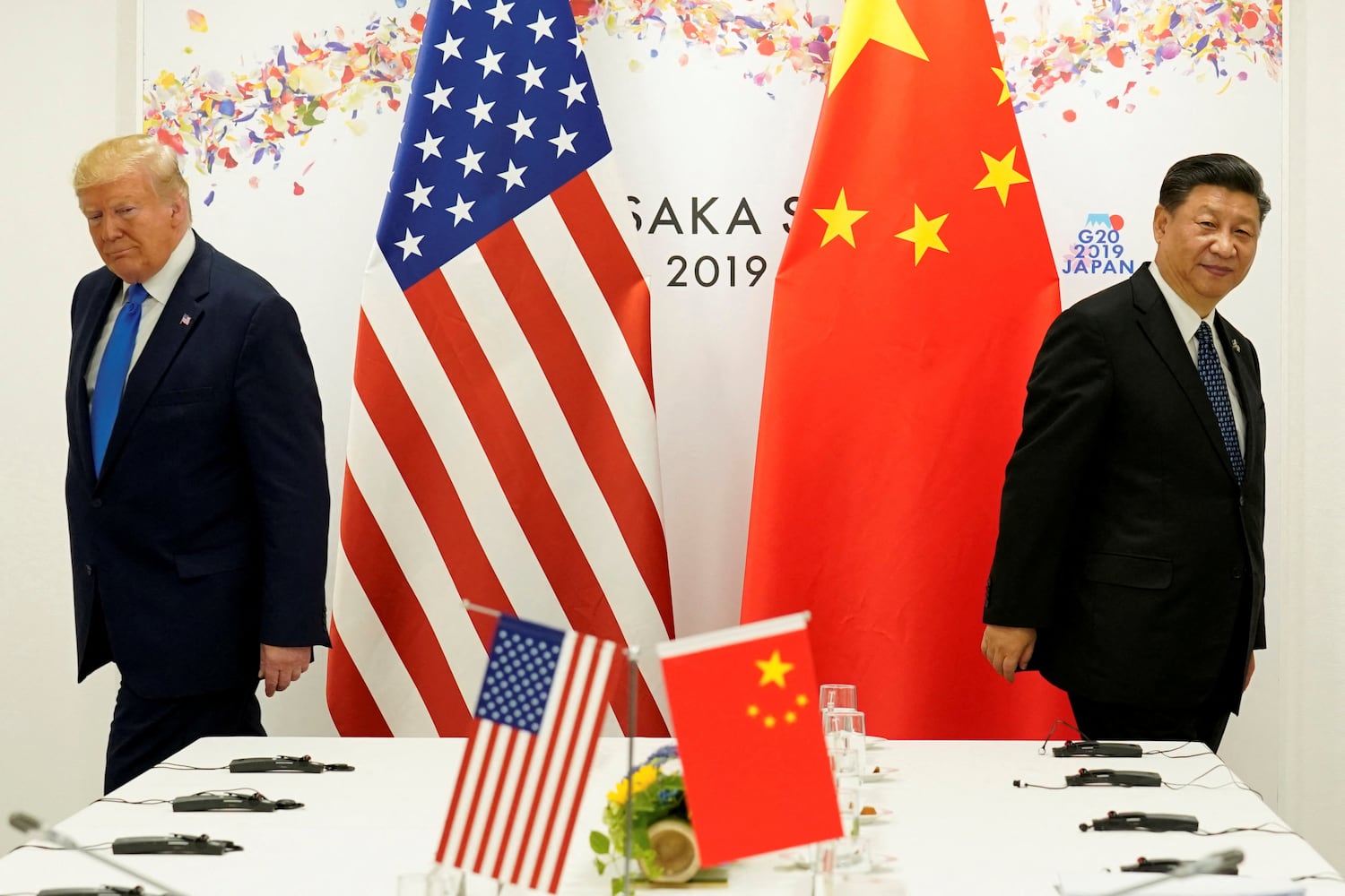 Der damalige US-Präsident Donald Trump (links) nimmt am 29. Juni 2019 an einem bilateralen Treffen mit dem chinesischen Präsidenten Xi Jinping während des G20-Gipfels in Osaka, Japan, teil.