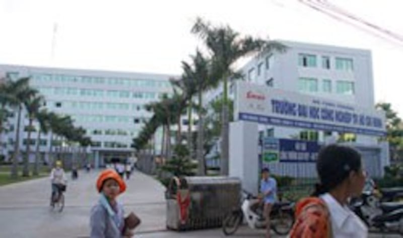 Đại học Công Nghiệp TPHCM, chi nhánh tại TP Quảng Ngãi, ảnh chụp ngày 05-07-2011. RFA PHOTO.