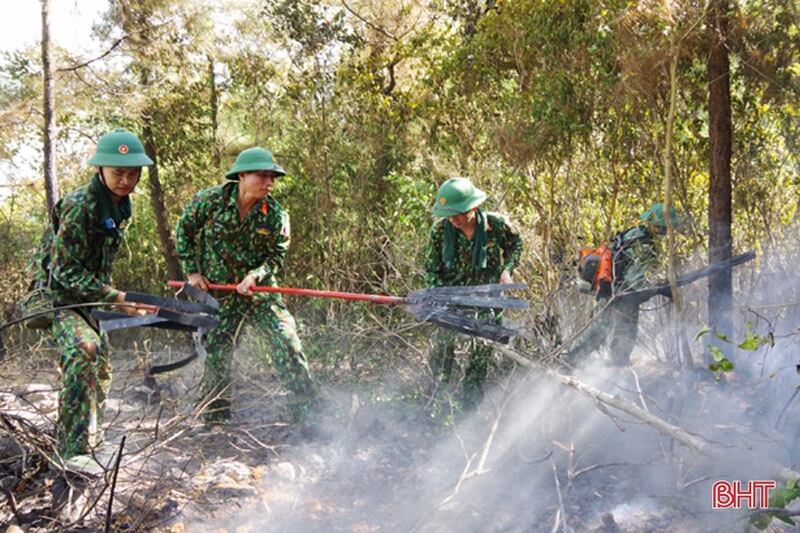 Chữa cháy rừng ở Hà Tĩnh