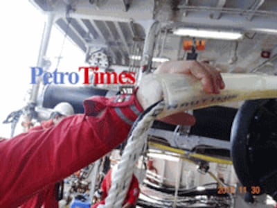 Cáp của tàu Bình Minh 02 bị cắt hôm 30 tháng 11, 2012. Source Petrotimes.