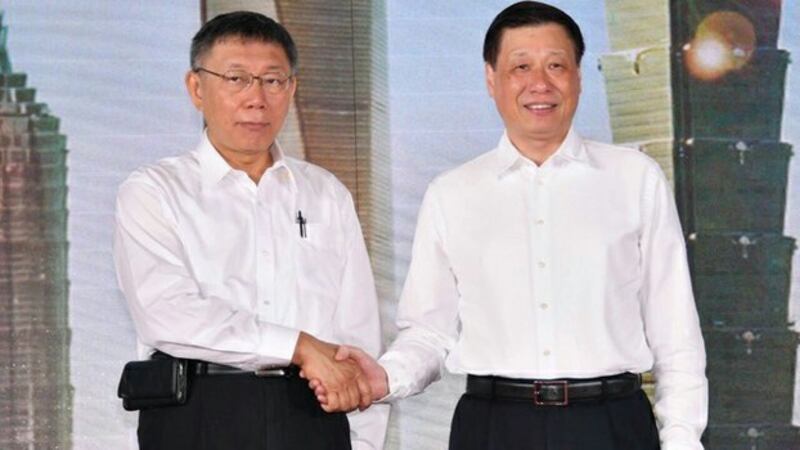 2019年7月4日，台北市长柯文哲(左)与上海市长应勇在上海共同出席台北-上海双城论坛。(资料照、台北市政府提供)