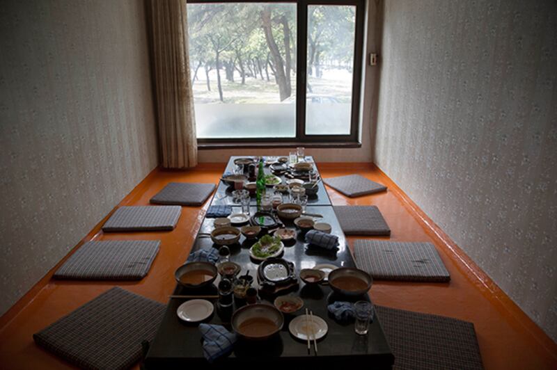 wonsan_restaurant_table_b.jpg