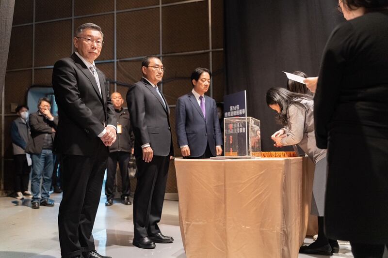 12月26日，台湾的中央选举委员会举行总统候选人第二场电视政见发表会。（台湾民众党提供）