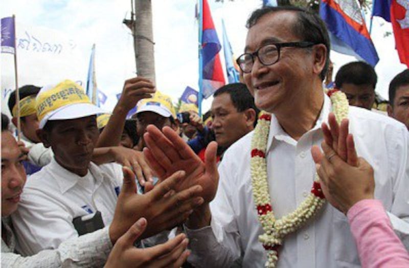 CNRP supporters greet Sam Rainsy at a demonstration in Siem Reap, Sept. 12, 2013. Photo credit: RFA.