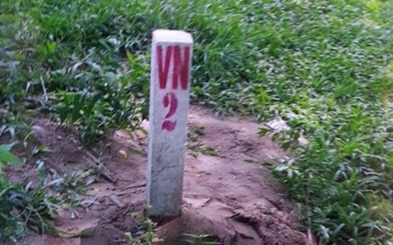 One of five 'satellite markers' installed by the Joint Cambodia-Vietnam Border Committee in Memot district of Tbong Khmum province in Cambodia's central lowlands, Dec. 16, 2015.