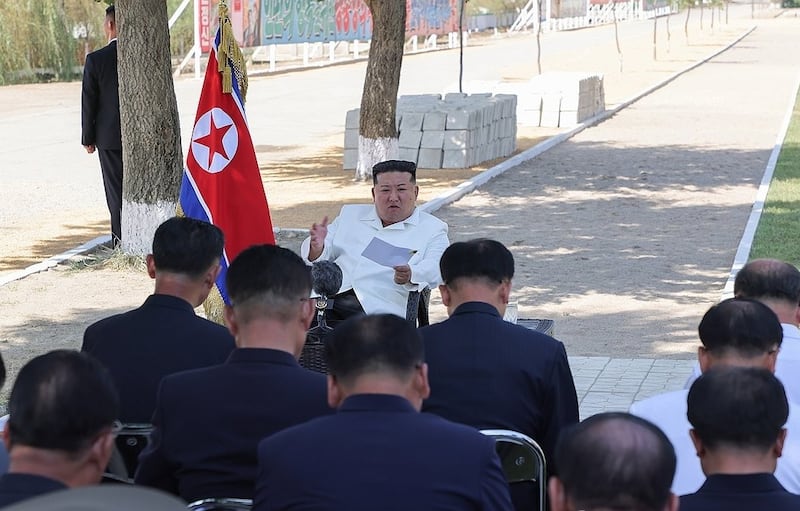 북한 김정은, 함주군 지방공업공장 건설현장 현지지도 2.jpg