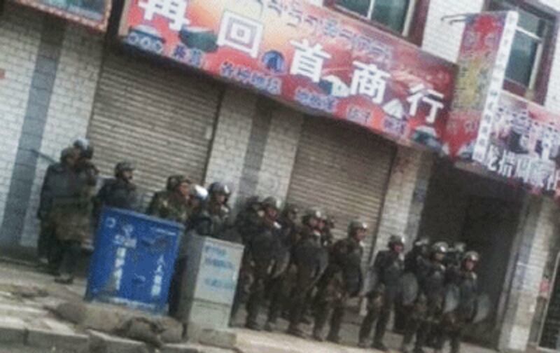 tibet-police-monastery-400.gif