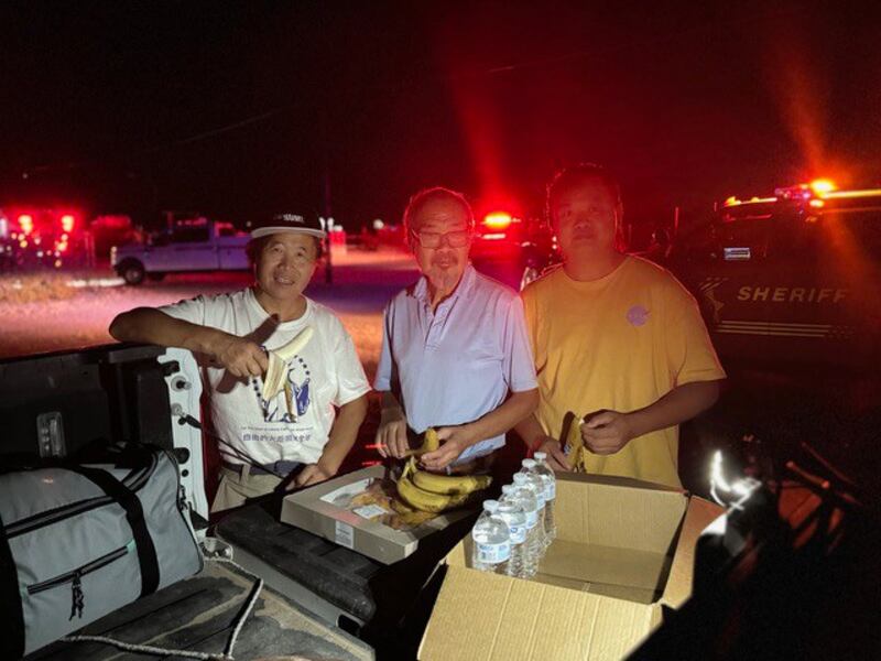 Chinese-American sculptor Chen Weiming (first from L), founder of the Liberty Sculpture Park, and volunteers at the scene of the fire in Yermo, California, Aug. 19, 2024. (Chen Weiming)