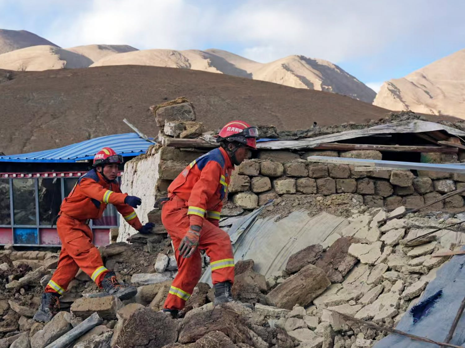 Rescue workers conduct search and rescue for survivors in the aftermath of an earthquake in Changsuo Township of Dingri in Xigaze, southwestern China's Tibet Autonomous Region, Jan. 7, 2025.