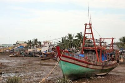 Do khai thác nhiều đập thủy điện trên thượng nguồn Sông Mekong, vao mùa khô cạn các vùng hạ lưu thường bị ảnh hưởng. RFA 