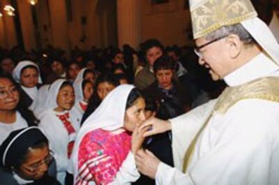 Đức Hồng Y Phanxico-Xavie Nguyễn Văn Thuận tại Chiapas, Mexico ngày 30 tháng 10 năm 2001. AFP PHOTO.