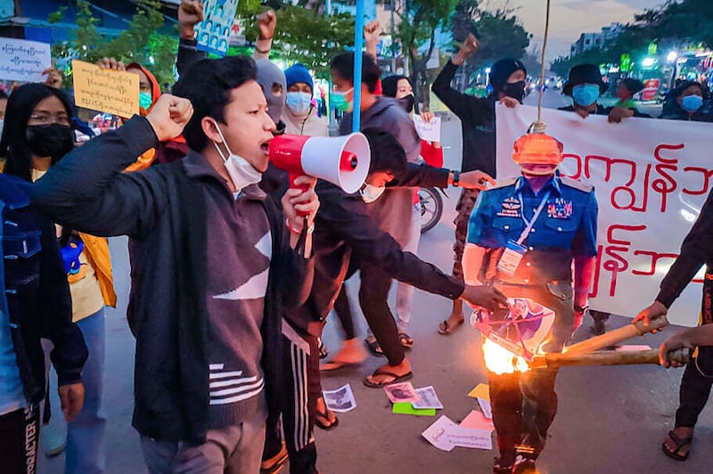 Protesters burn an effigy of Myanmar junta leader Senior Gen. Min Aung Hlaing and an image of then-Cambodia Prime Minister Hun Sen in Mandalay on Jan. 3, 2022. Demonstrators opposed an upcoming visit to Myanmar by the Cambodian leader who was also the current chair of ASEAN. (AP)