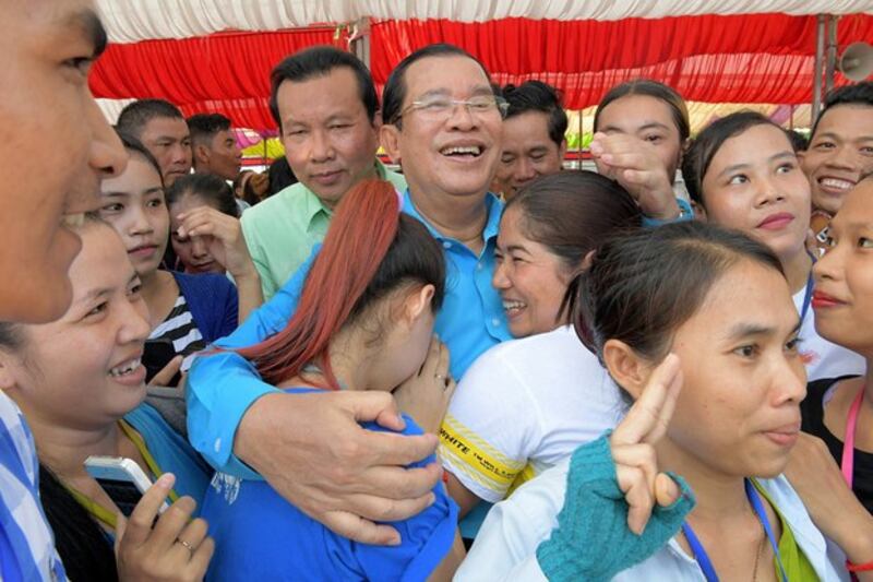 Thủ tướng Campuchia Hun Sen trong một buổi lễ tại một nhà máy ở Phnom Penh vào ngày 6 tháng 9 năm 2017.