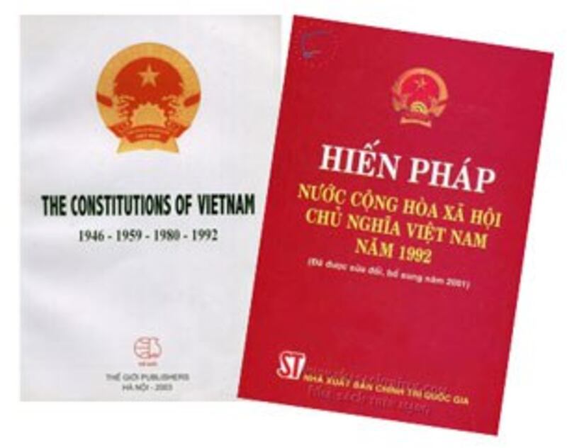 Bìa cuốn Hiến pháp nước CHXHCN Việt Nam 1992.