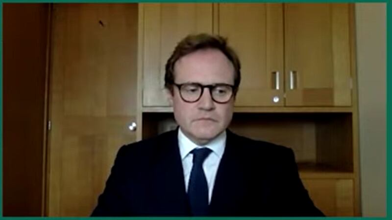 英国议会外交事务委员会主席汤姆·图根哈特（Tom Tugendhat）强调，虽然目前还缺乏有效证据证实病毒起源于武汉病毒所，但是新冠病毒在武汉的大爆发和全球性传播、中国初期的掩盖和噤声都是既成事实。（视频截图）