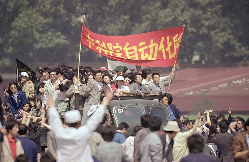 1989年5月20日，学生在北京天安门广场集会，呼吁政治改革。（美联社）