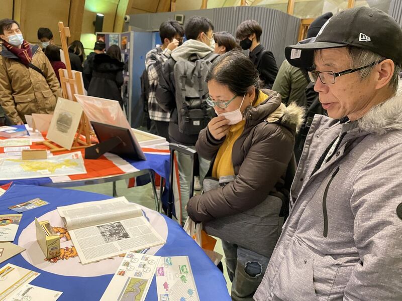 两夫妇参加在英港人举办的“香港节”活动。 (吕熙摄)