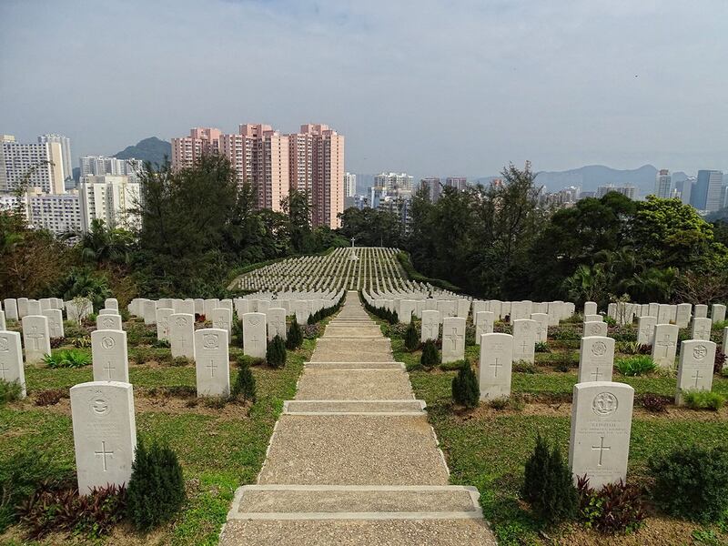 香港西湾纪念坟场埋着近300名加拿大军人的亡魂。 (维基百科)