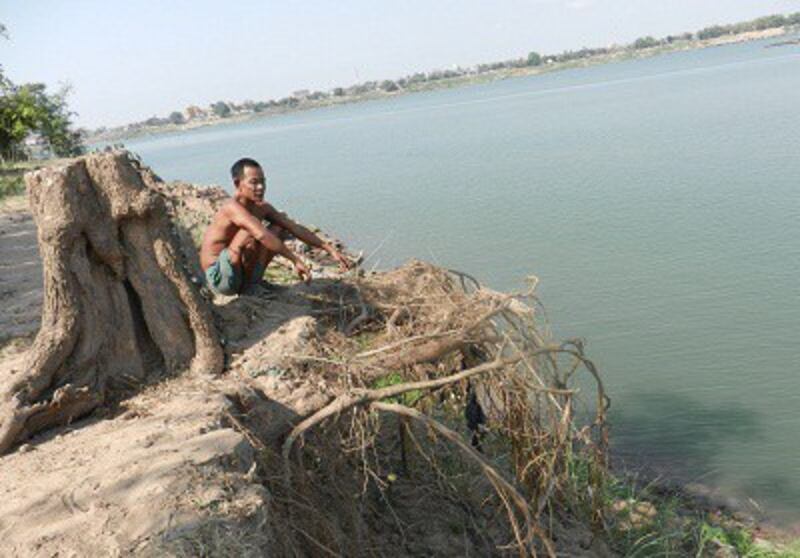 cambodia-sand3-mekong-400