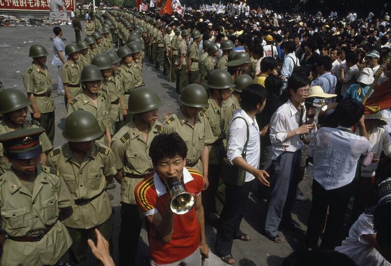 1989年6月3日下午，新华门前军民对峙。（六四档案）