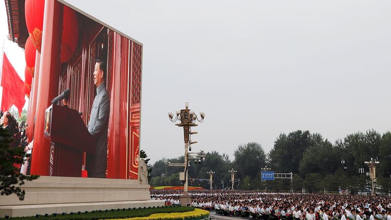 2021 年 7 月 1 日，北京天安门广场举行的庆祝中国共产党成立 100 周年的活动上，屏幕显示习近平发表讲话。（路透社）