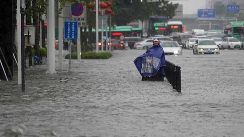 2021年7月20日，洪水袭击河南郑州市区。（路透社图片）