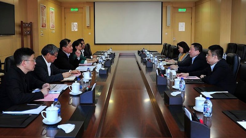 Wang at Cambodian National Gas Corp meet with CNOOC copy-Enhanced_E.jpg