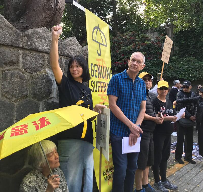 温哥华发起 “反送中丶撤恶法” 集会抗议，逾1,600人参加。(记者柳飞)