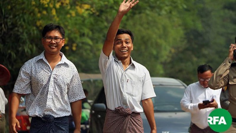 Reuters Myanmar reporters Wa Lone (L) and Kyaw Soe Oo (R) gesture as they walk toward the gate of Insein Prison in Yangon after being released under a presidential amnesty, May 7, 2019.