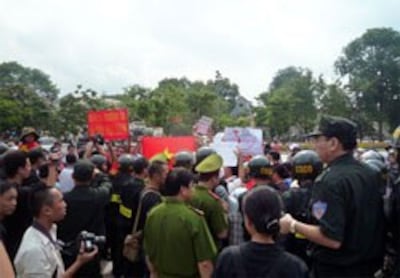 anti-china-protest-hanoi-06192011-2-250.jpg