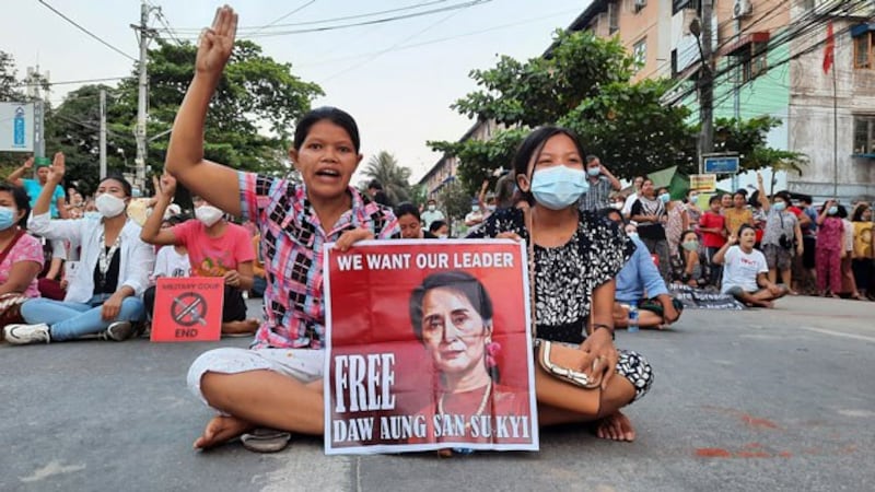 myanmar-protesters-shout-slogans-north-dagon-yangon-mar10-2021.jpg