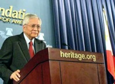 Ngoại trưởng Philippines Albert del Rosario tại buổi nói chuyện với giới ký giả được tổ chức bởi The Heritage Foundation, trụ sở tại Washignton hôm 02/5/2012