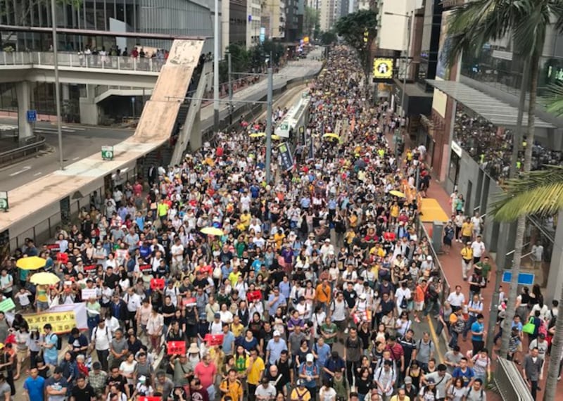 2019年4月28日，为了反对香港的《逃犯条例》修订草案，由民间人权战线等组织发起了有13万港人走上街头的游行示威。（粤语组/ 刘少风 摄）