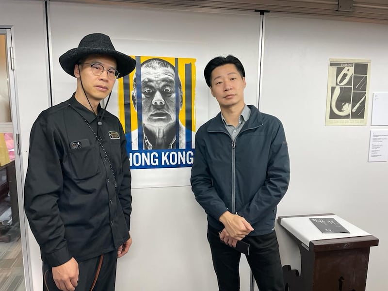 黄国才(图左)表示，香港容不下艺术创作，海外港人接力展示香港精神。(陈子非摄)