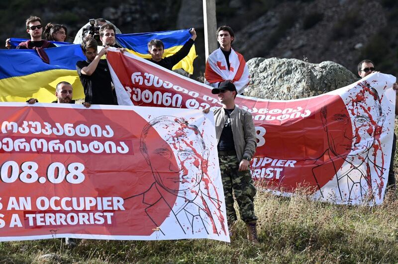 Georgian activists protest against mass immigration from Russia at the Kazbegi / Verkhniy Lars border crossing point between the two countries on September 28, 2022. The latest wave of Russian exiles since the conflict began in February has seen military-aged men pour into the Caucasus country. Credit: AFP