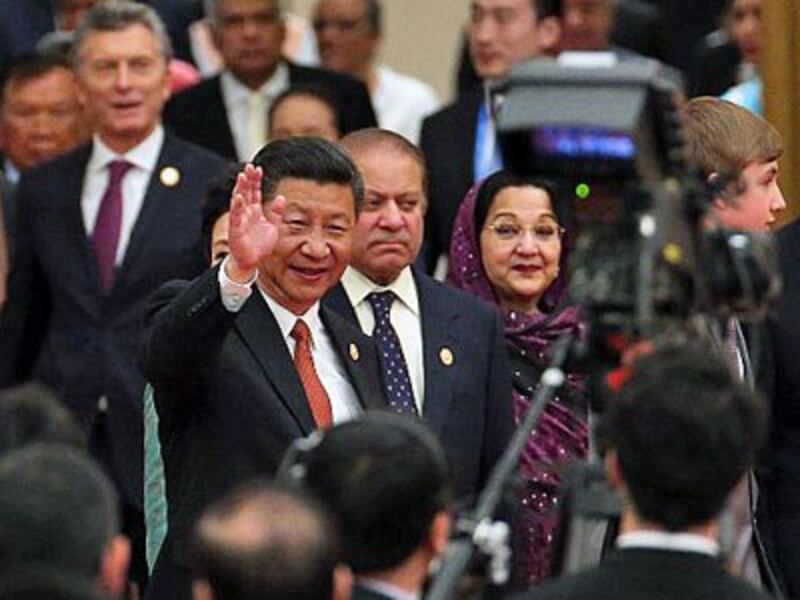 Chinese President Xi Jinping (2nd from L) waves to guests as he arrives with other leaders for a welcome banquet during the Belt and Road Forum at the Great Hall of the People in Beijing, May 14, 2017.