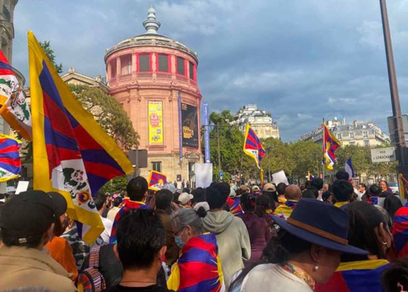 More than 700 Tibetans and Tibet supporters in France protest outside the Musée Guimet in Paris, Sept. 21, 2024. (Dawa Tsering via Facebook)